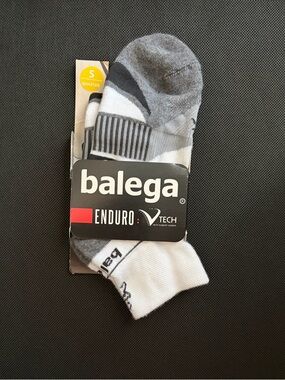 Balega Unisex Enduro Quarter Athletic Socks - Gray & White
